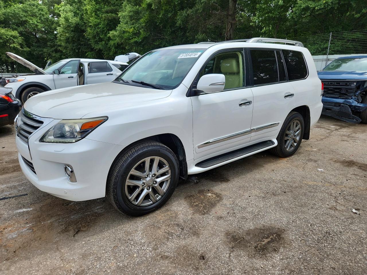 2013 Lexus LX 570, VIN JTJHY7AX0D4101776 — Зад