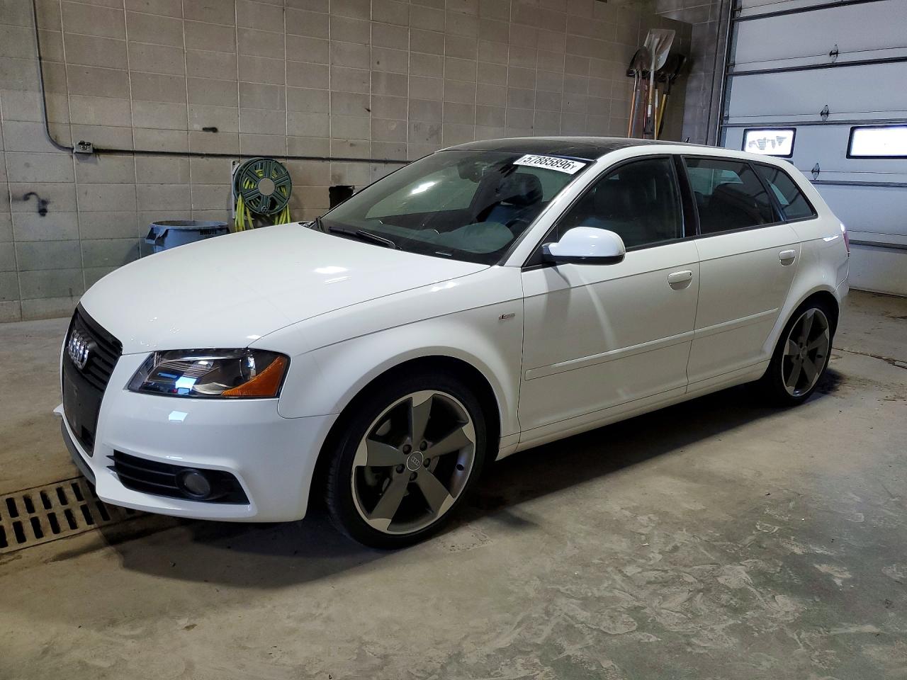 2012 Audi A3 Premium Plus, VIN WAUMFBFM0CA061687 — Зад