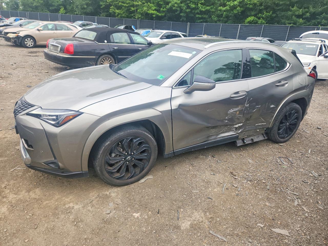2022 Lexus UX 250h, VIN JTHP9JBH0N2062716 — Бок