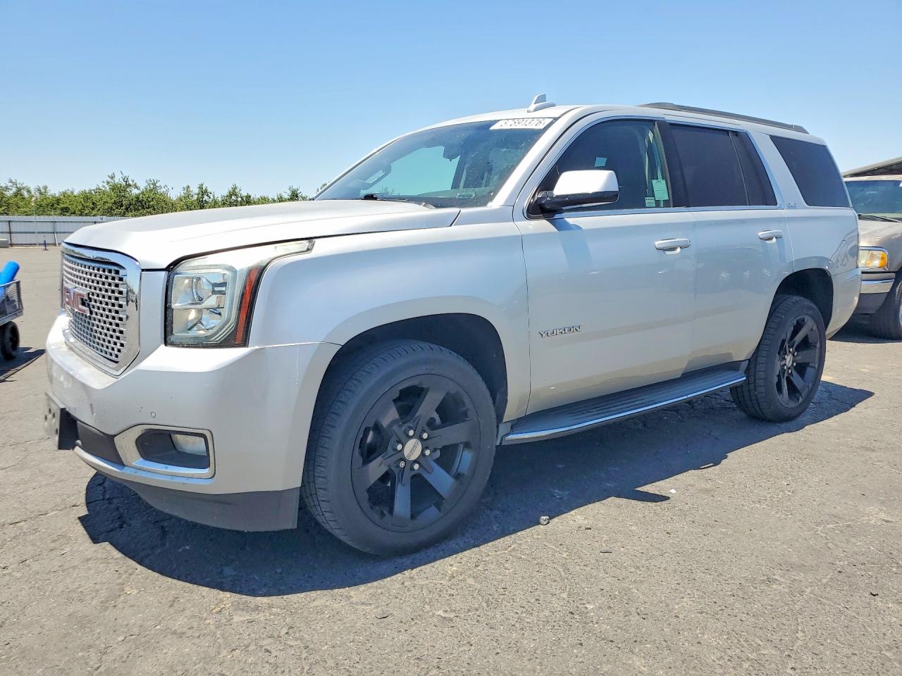 2017 GMC Yukon SLE, VIN 1GKS1AKC9HR184160 — Front end