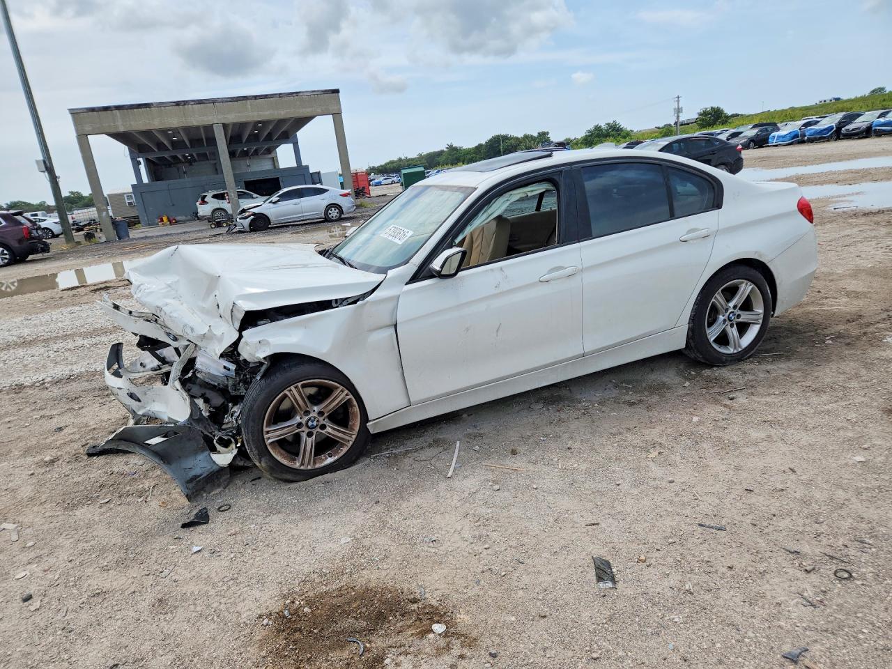 2014 BMW 3 Series 328i, VIN WBA3A5C52EF605105 — Front end