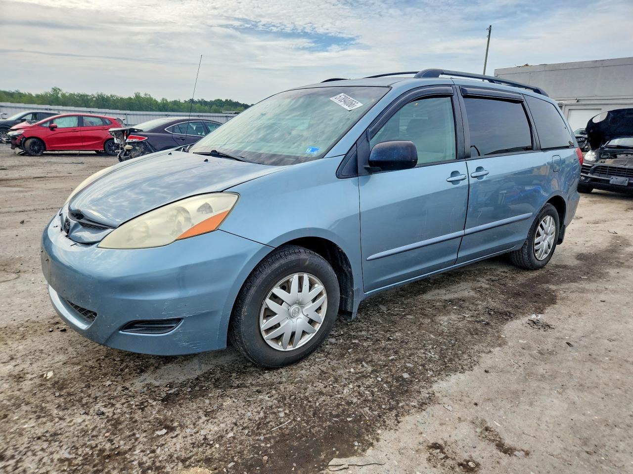2007 Toyota Sienna LE, VIN 5TDZK23C87S057198 — Front end