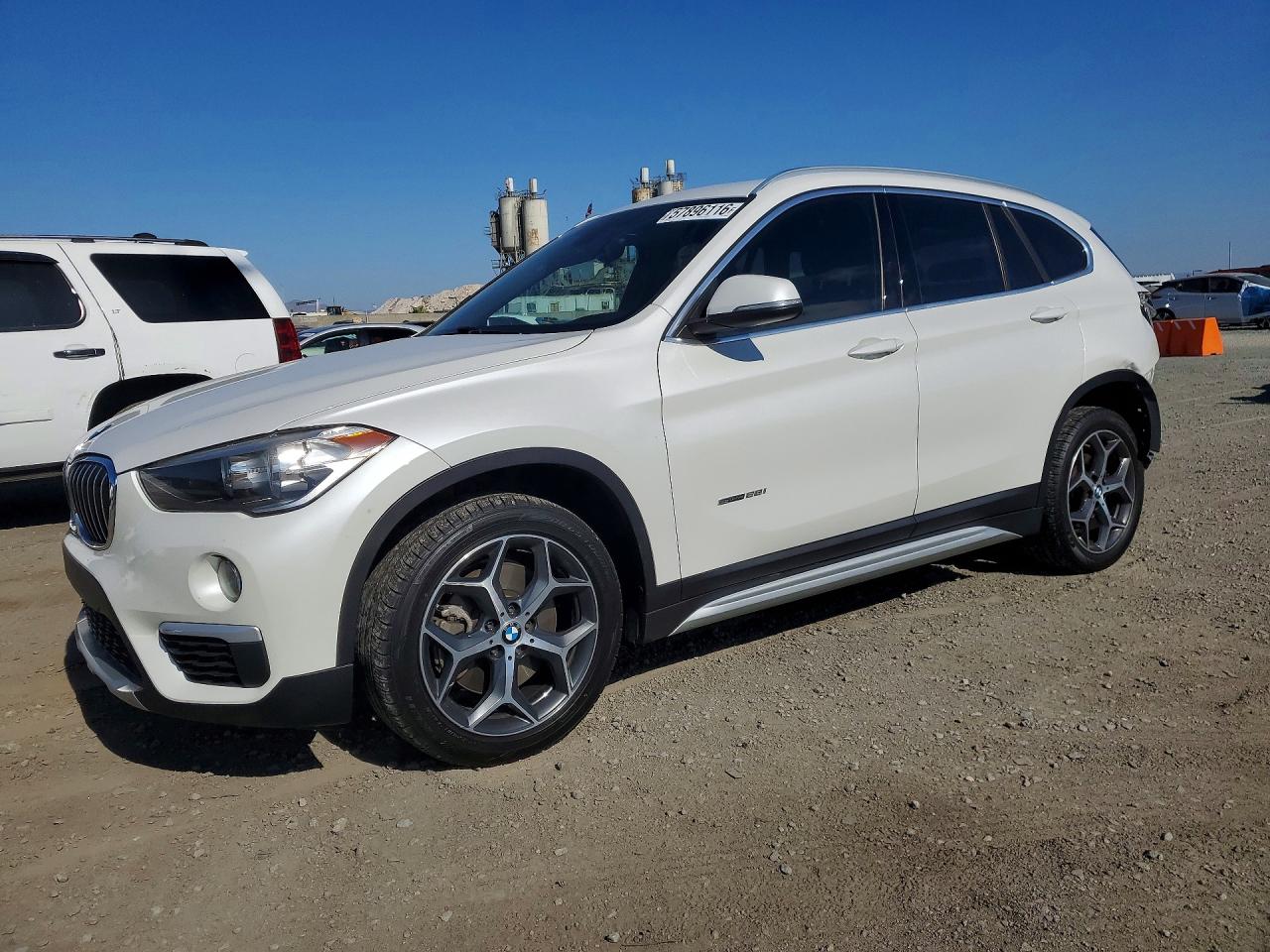 2018 BMW X1 sDrive28i, VIN WBXHU7C38J5H45062 — Rear end