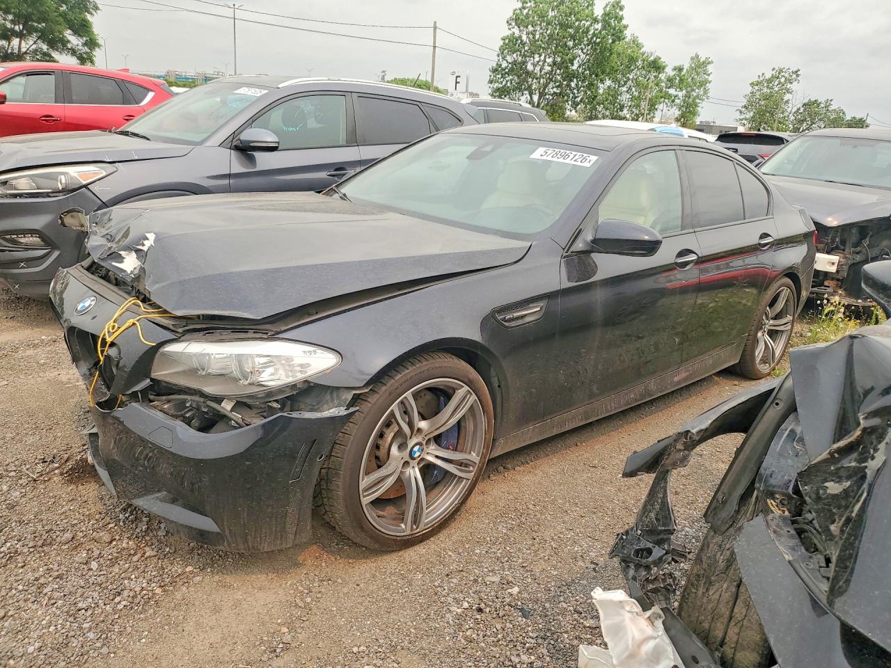 2013 BMW M5, VIN WBSFV9C55DD095847 — Front end