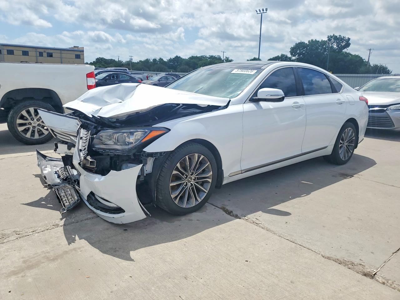 2015 Hyundai Genesis 3.8L, VIN KMHGN4JE8FU058288 — Перед