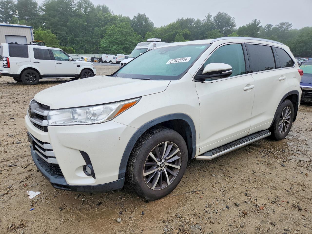 2018 Toyota Highlander XLE, VIN 5TDJZRFH9JS532891 — Front end