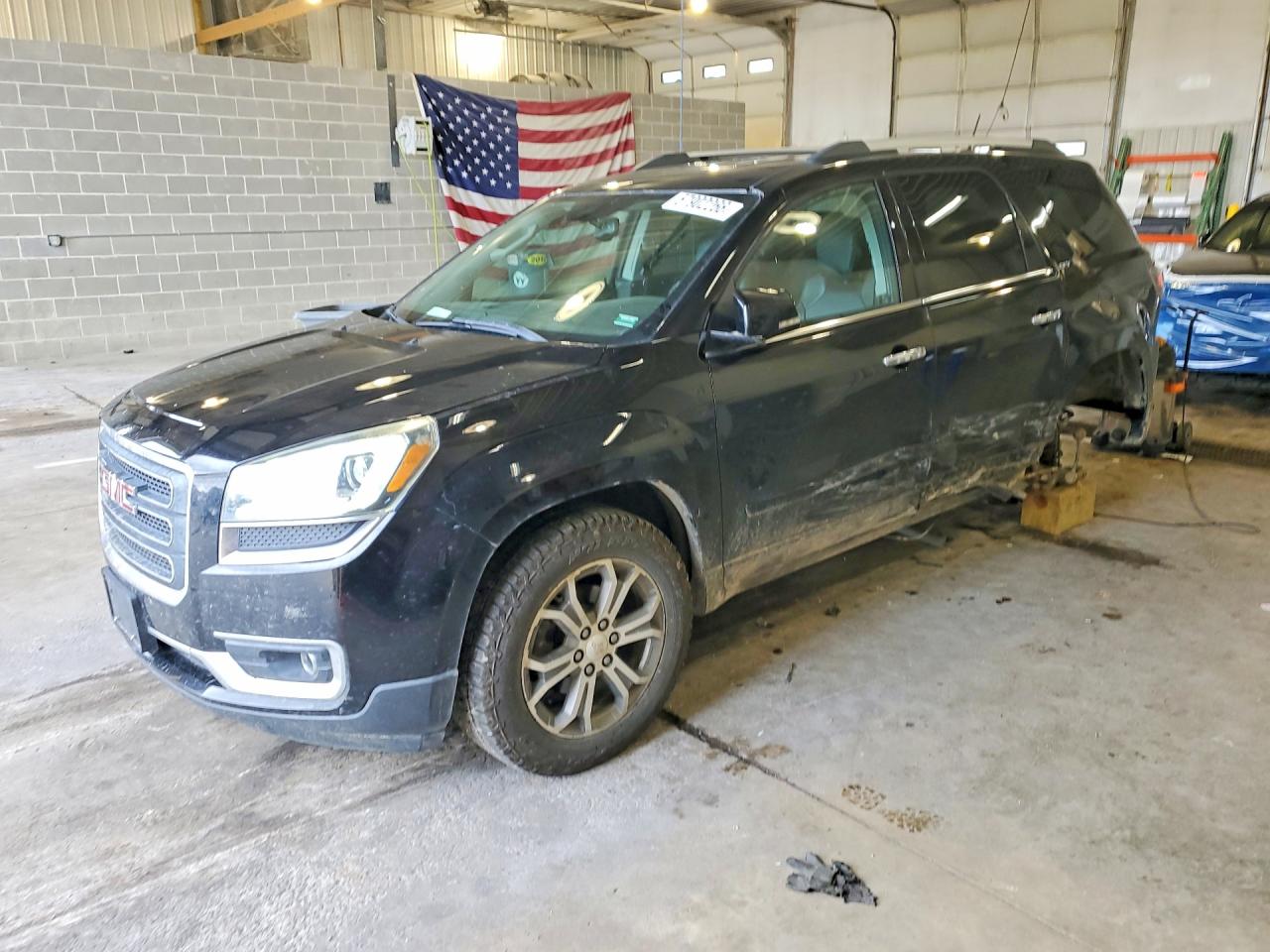 2016 GMC Acadia SLT, VIN 1GKKVRKD0GJ335752 — Бок