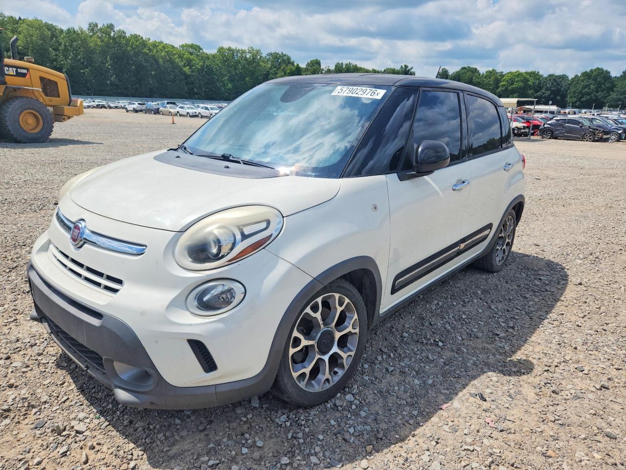 2015 FIAT 500L Urbana Trekking, VIN ZFBCFADH9FZ031174 — Side