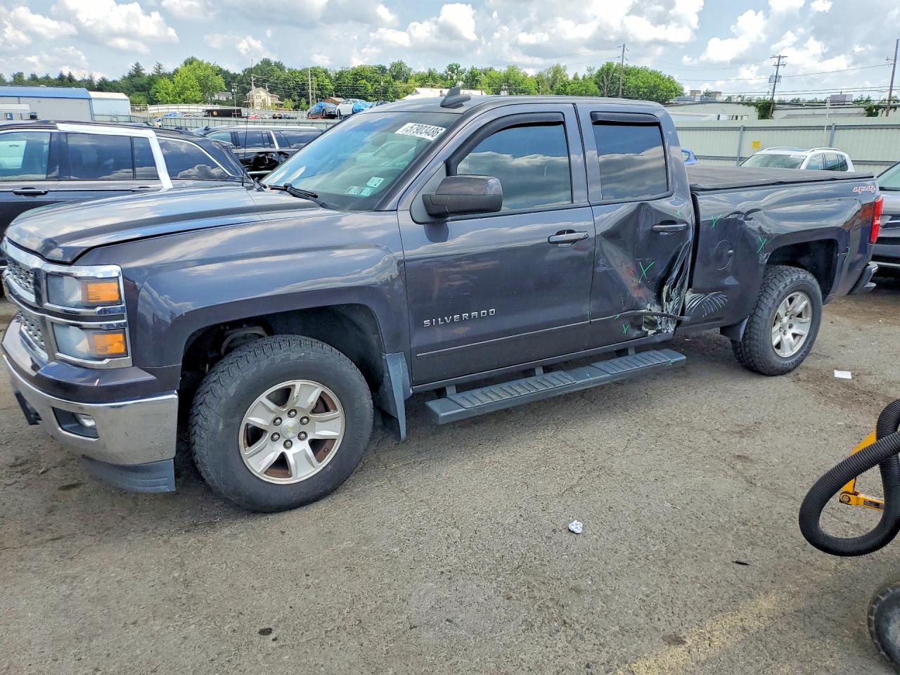 2015 Chevrolet Silverado 1500 LT, VIN 1GCVKREH1FZ179494 — Side