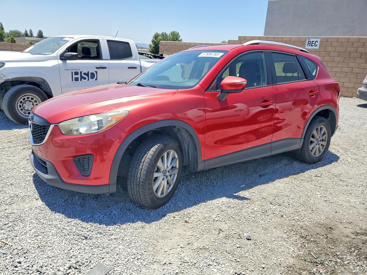 2015 Mazda CX-5 Sport, VIN JM3KE2BE6F0484562 — Перед