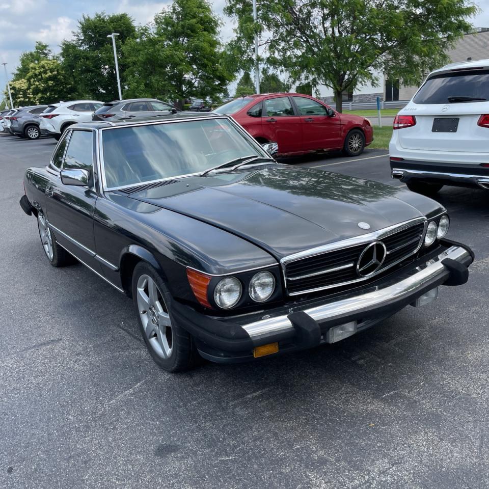 1988 Mercedes-Benz 560 SL, VIN WDBBA48D5JA084797 — Фото с аукциона