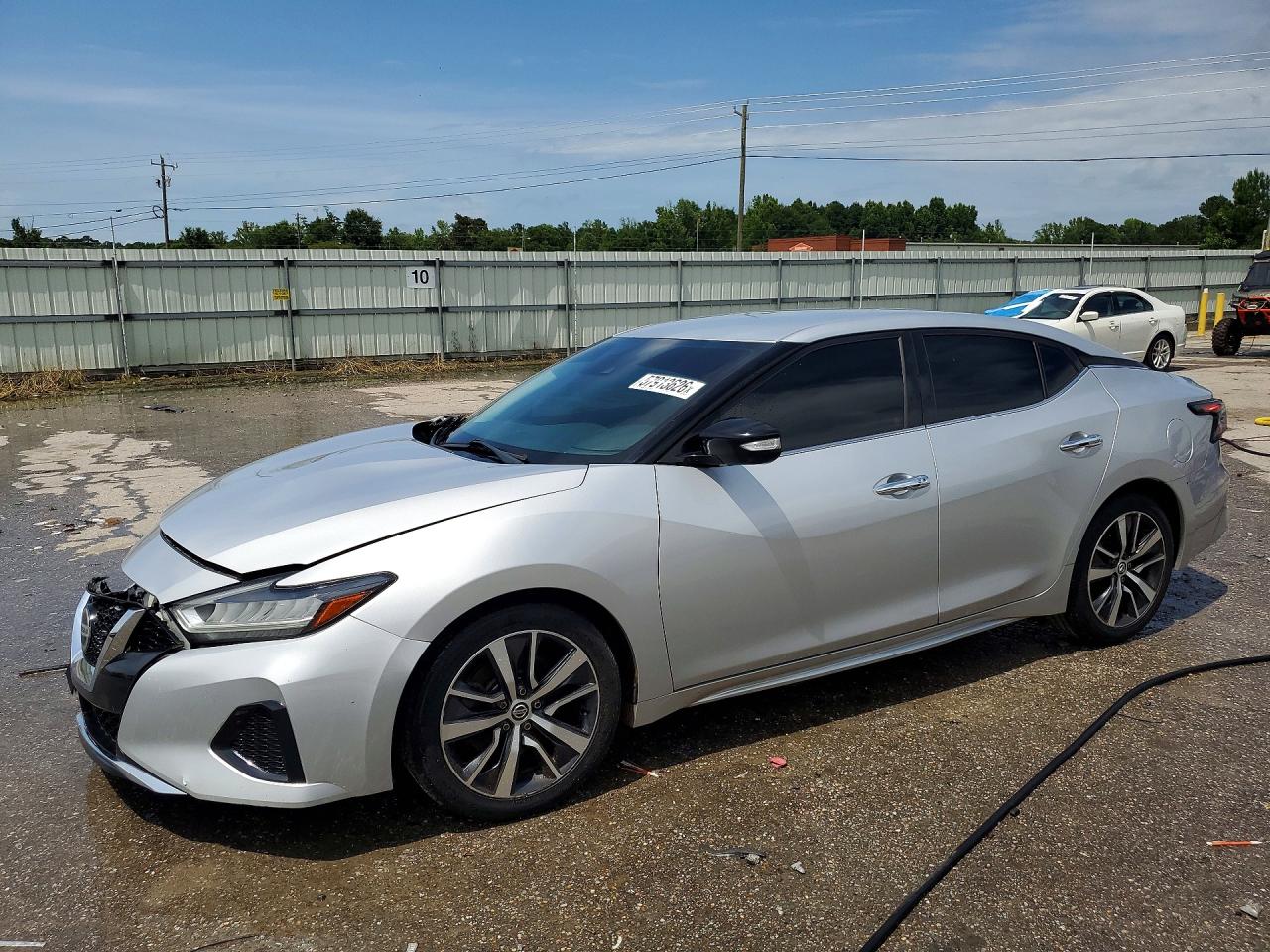 2020 Nissan Maxima SV, VIN 1N4AA6CV9LC375261 — Front end