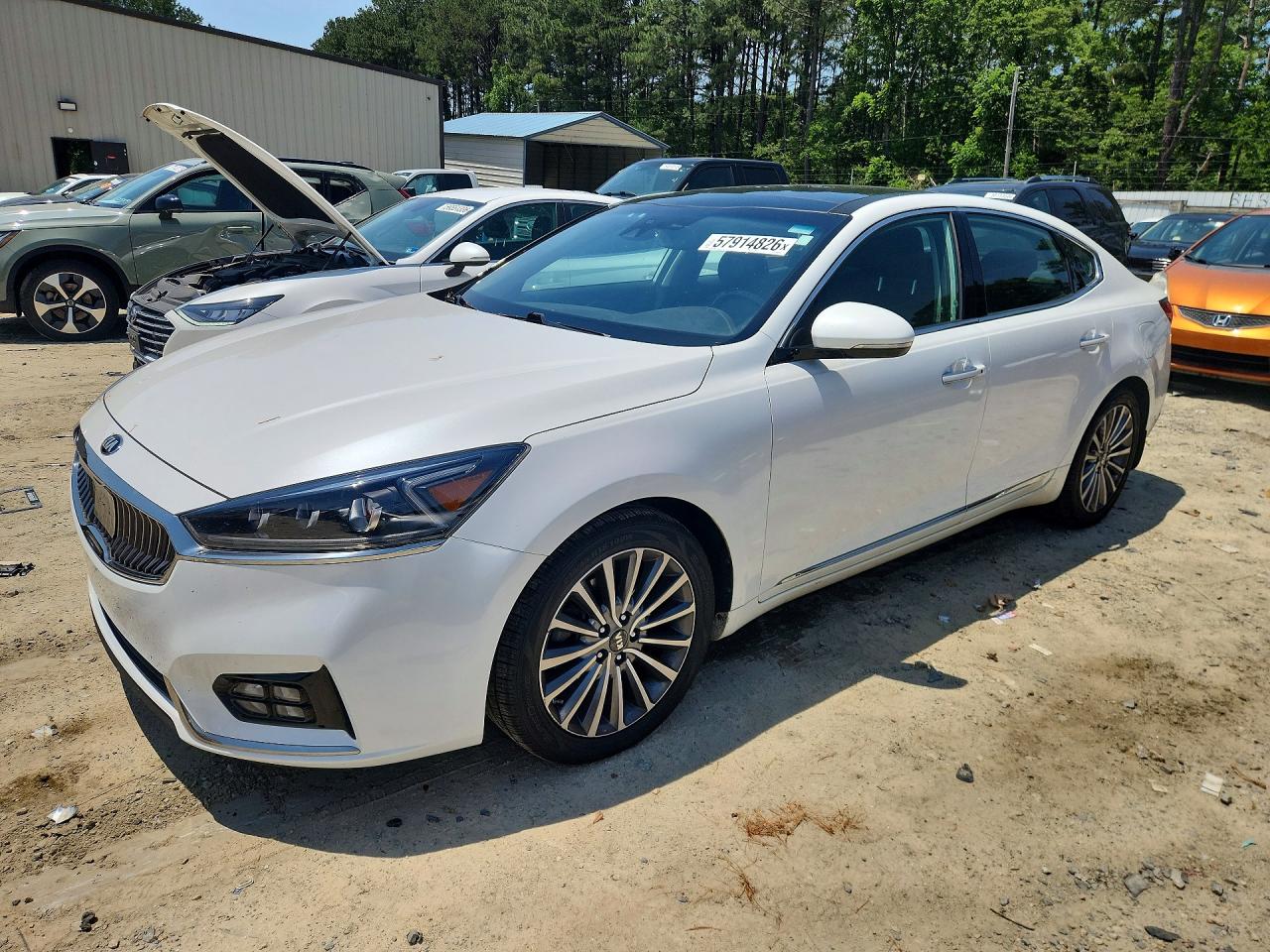 2017 Kia Cadenza Premium, VIN KNALC4J13H5072454 — Side