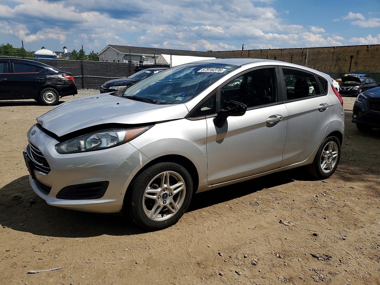 2017 Ford Fiesta SE, VIN 3FADP4EJ5HM135592 — Front end
