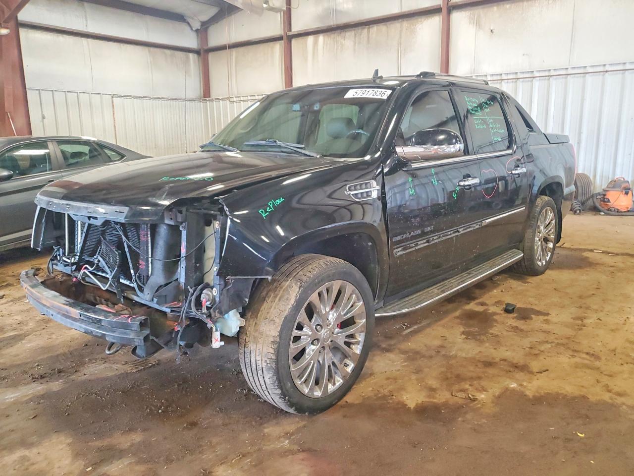 2011 Cadillac Escalade EXT Luxury, VIN 3GYT4MEFXBG306721 — Front end