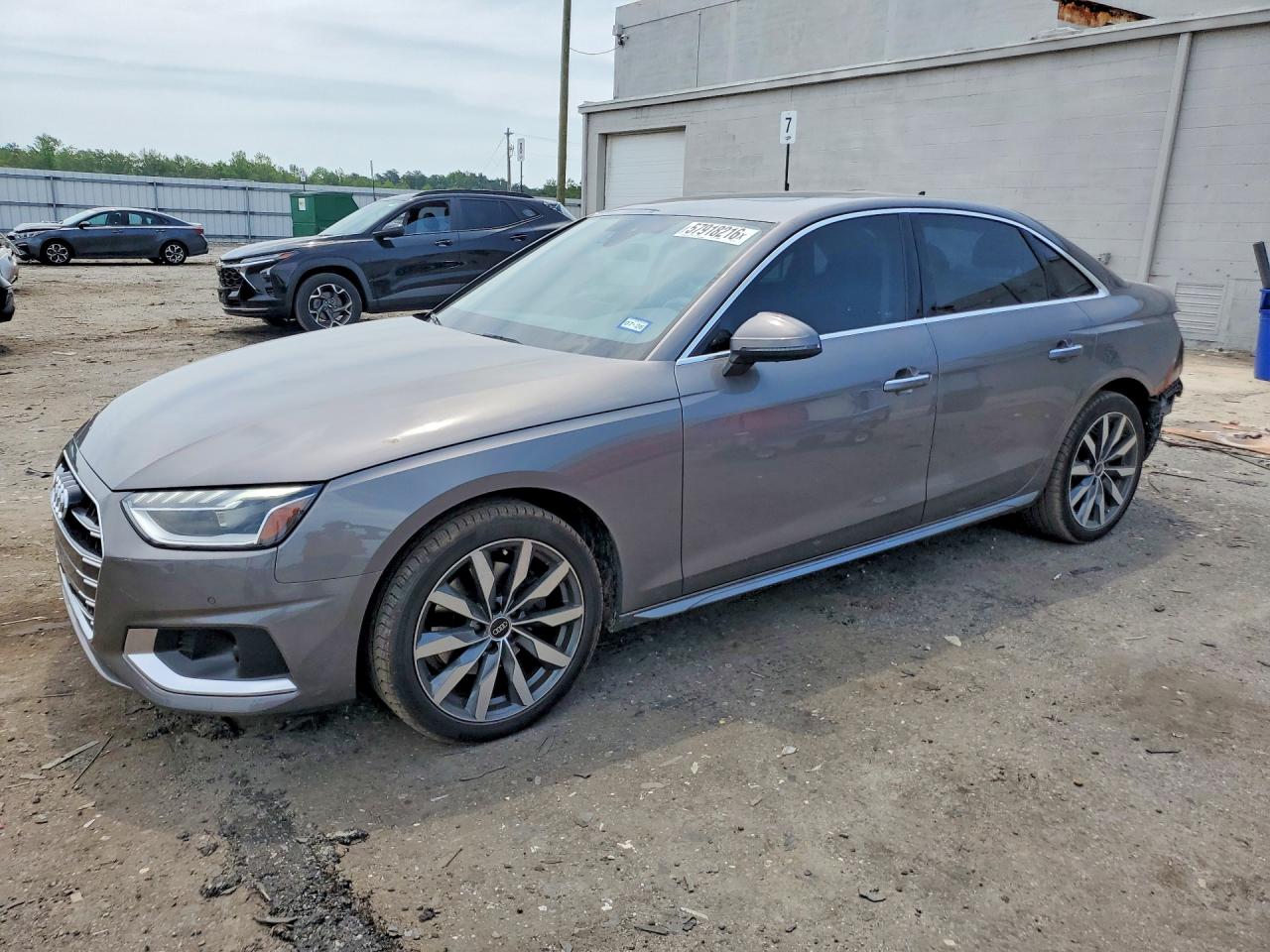 2022 Audi A4 Premium Plus, VIN WAUBBAF47NN011166 — Зад