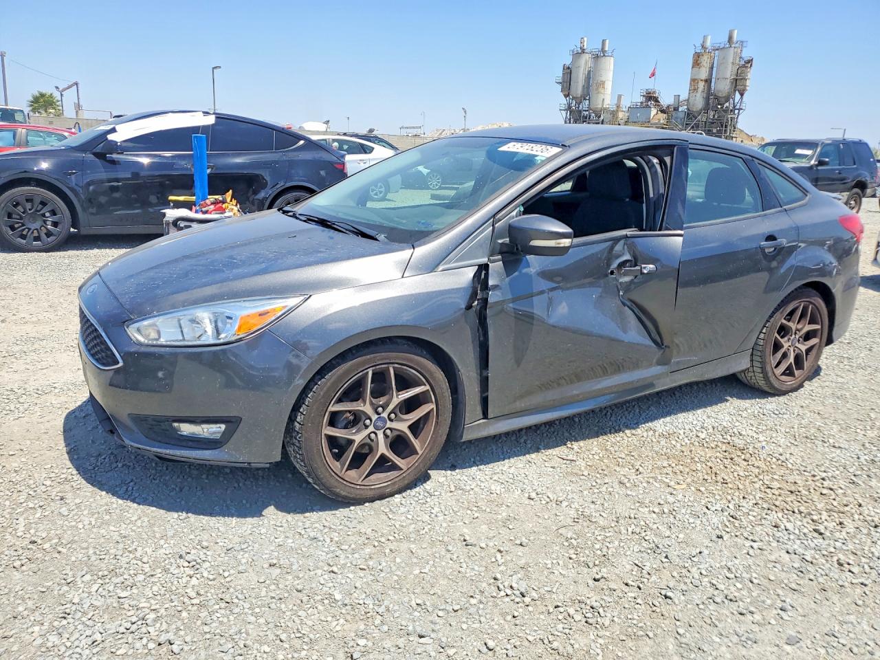 2016 Ford Focus SE, VIN 1FADP3F26GL315391 — Side