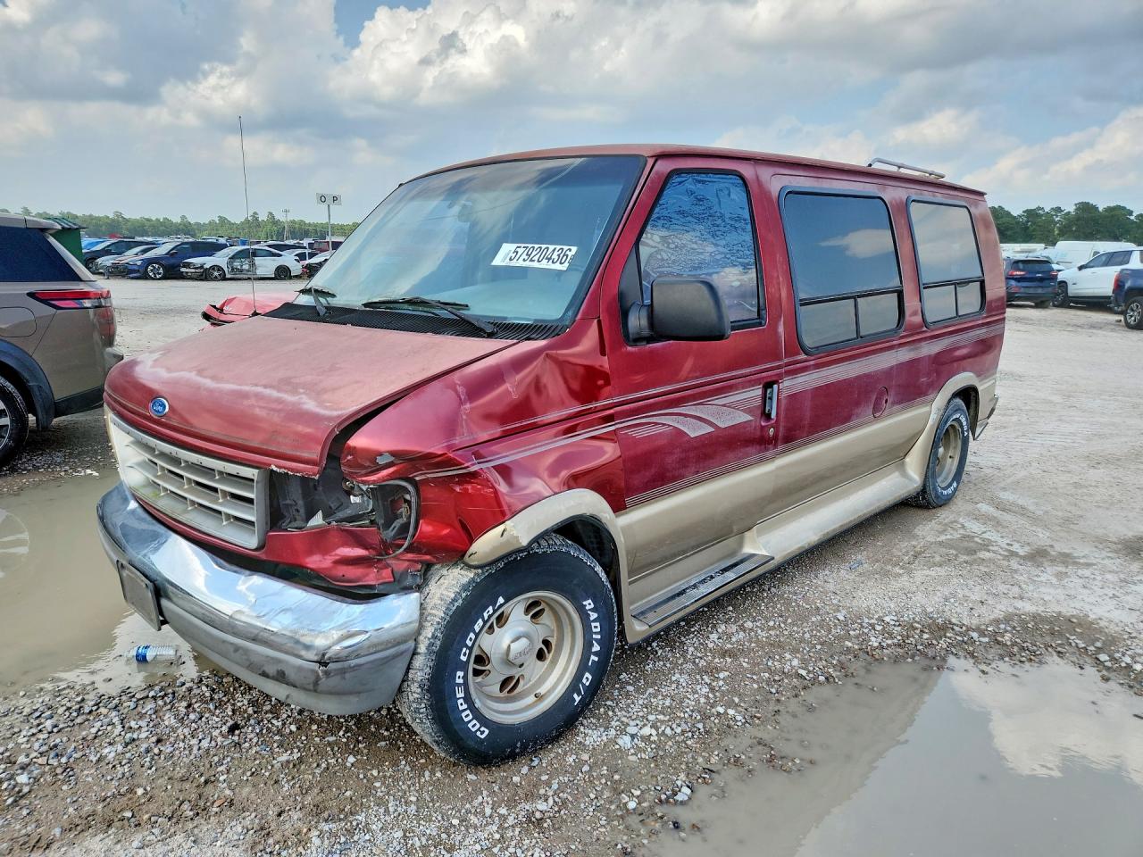 1996 Ford Econoline Cargo, VIN 1FDEE14H6THA74473 — Front end