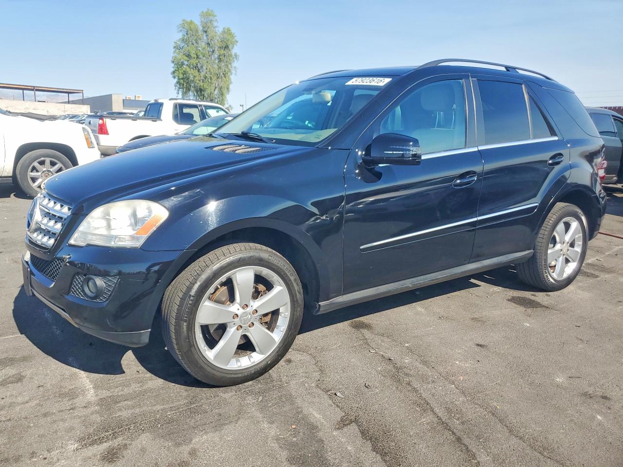 2011 Mercedes-Benz M 350, VIN 4JGBB8GBXBA687750 — Minor dents and scratches