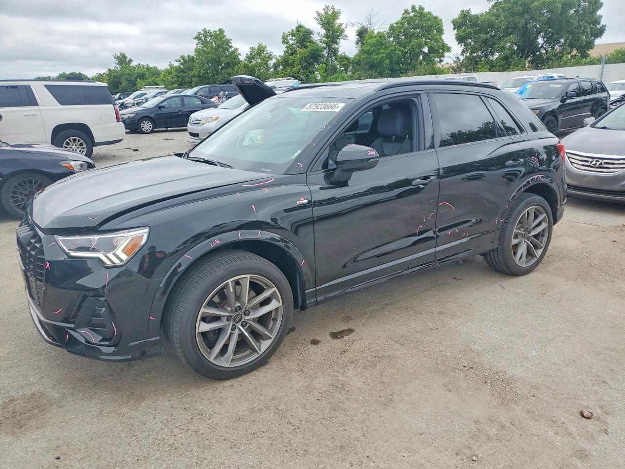2024 Audi Q3 S line Premium Plus, VIN WA1EECF33R1121049 — Мелкие вмятины и царапины