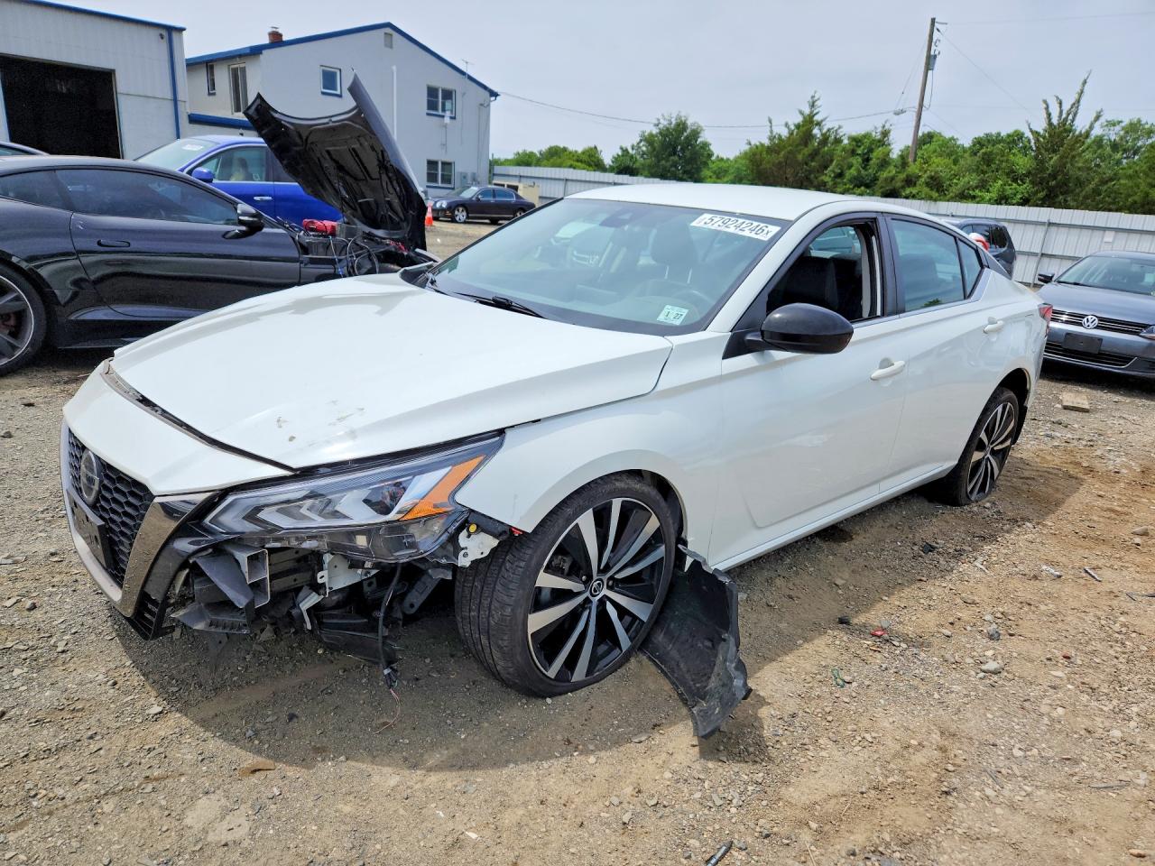 2022 Nissan Altima SR, VIN 1N4BL4CW5NN379469 — Side