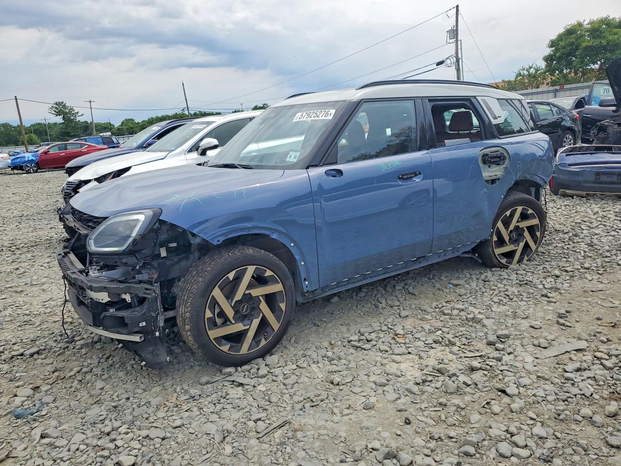 2025 MINI Countryman S, VIN WMZ23GA04S7T67727 — Front end