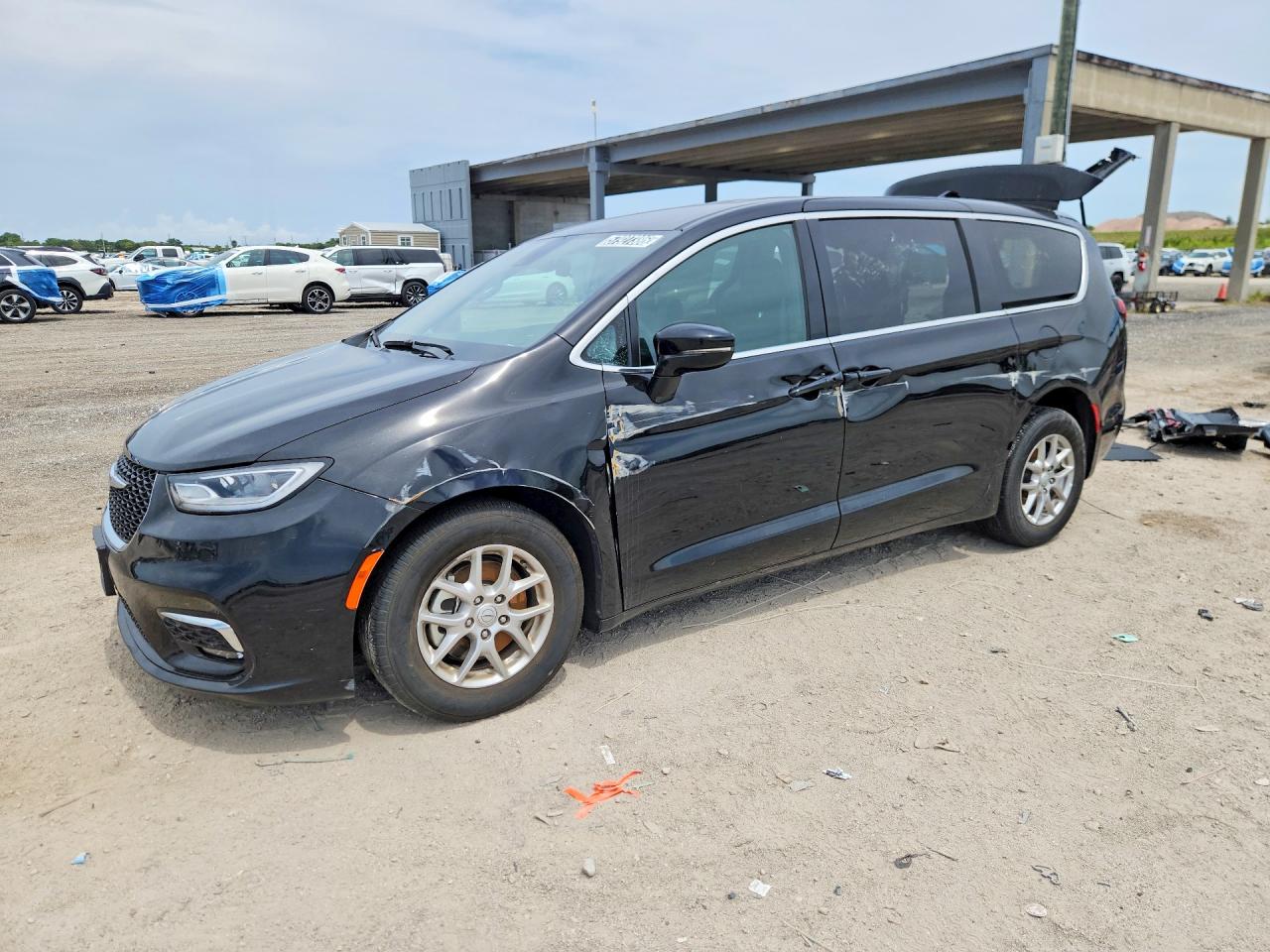 2025 Chrysler Pacifica Select, VIN 2C4RC1BG7SR594495 — Rear end