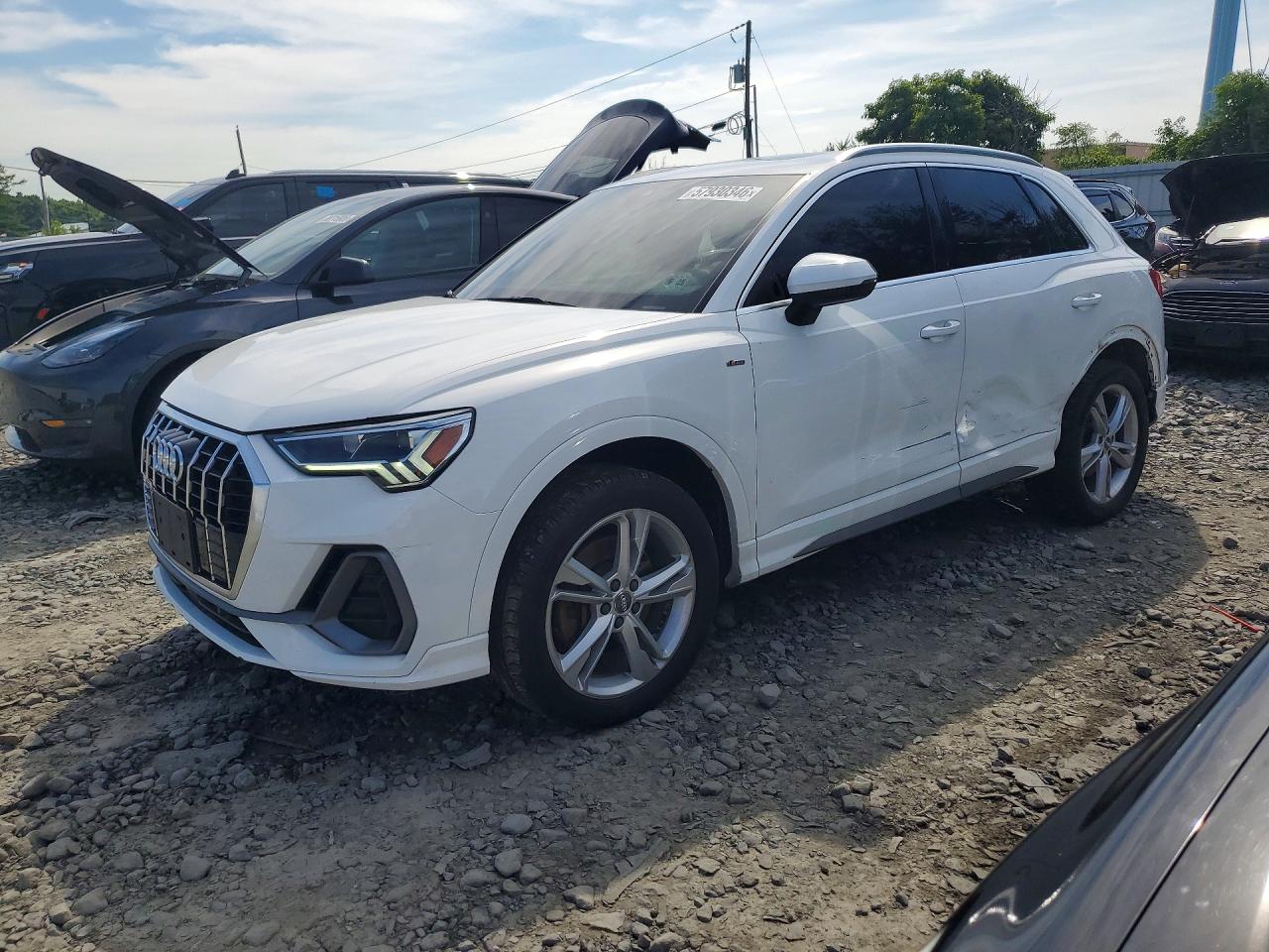 2020 Audi Q3 S line Premium Plus, VIN WA1EECF32L1075849 — Бок