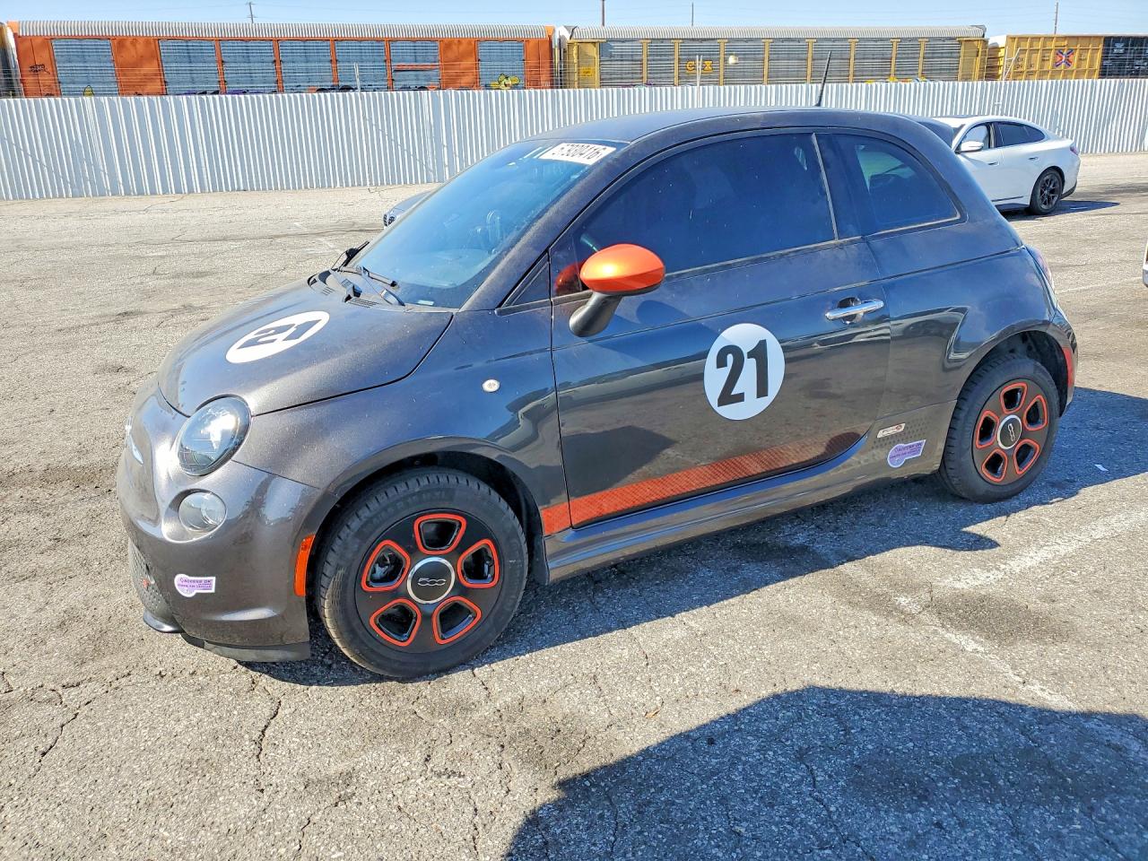 2015 FIAT 500e, VIN 3C3CFFGE5FT749795 — Minor dents and scratches