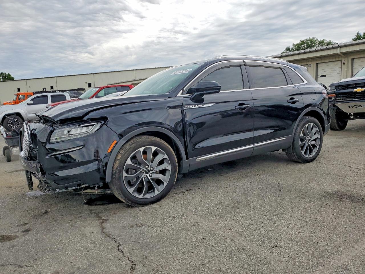 2022 Lincoln Nautilus Reserve, VIN 2LMPJ8K91NBL21024 — Front end