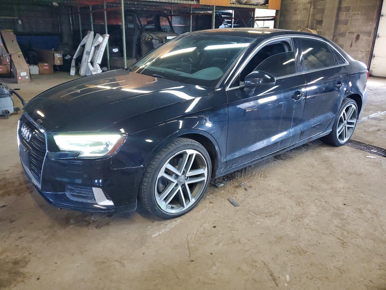 2020 Audi A3 Premium, VIN WAUAUGFF6LA016759 — Бок
