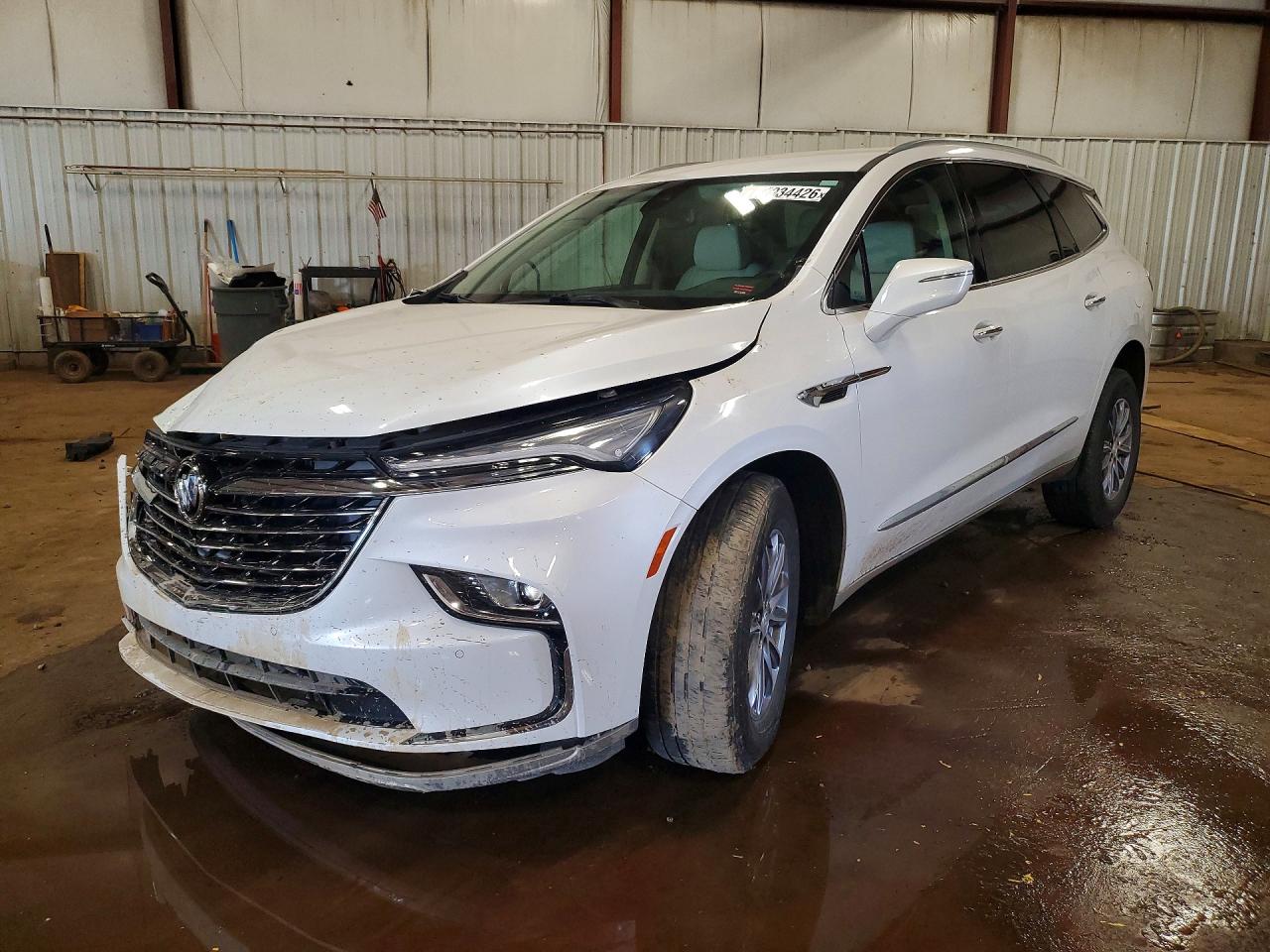 2022 Buick Enclave Essence, VIN 5GAEVAKW3NJ155546 — Front end
