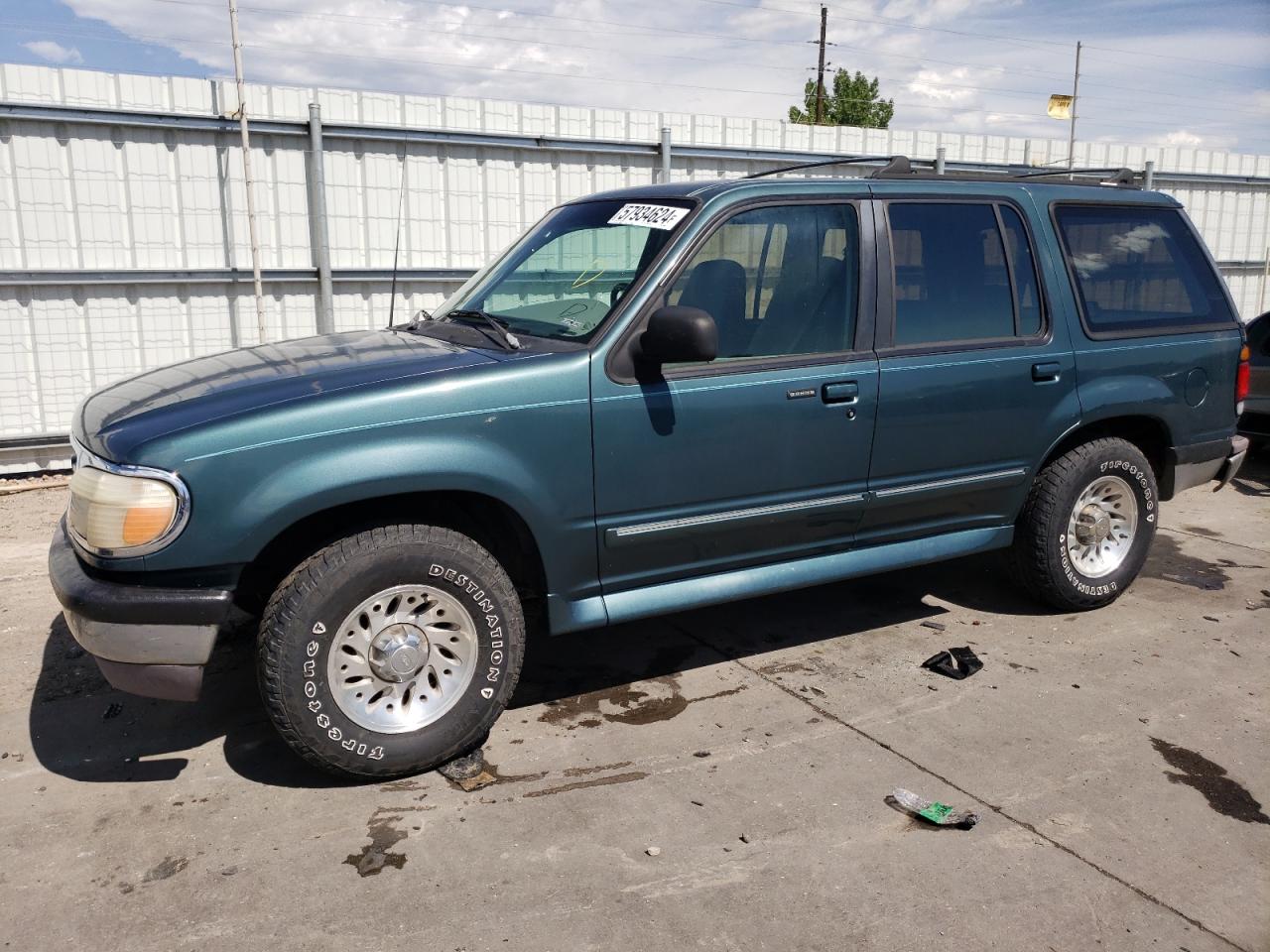 1995 Ford Explorer Eddie Bauer, VIN 1FMDU34X1SZB28529 — Перед