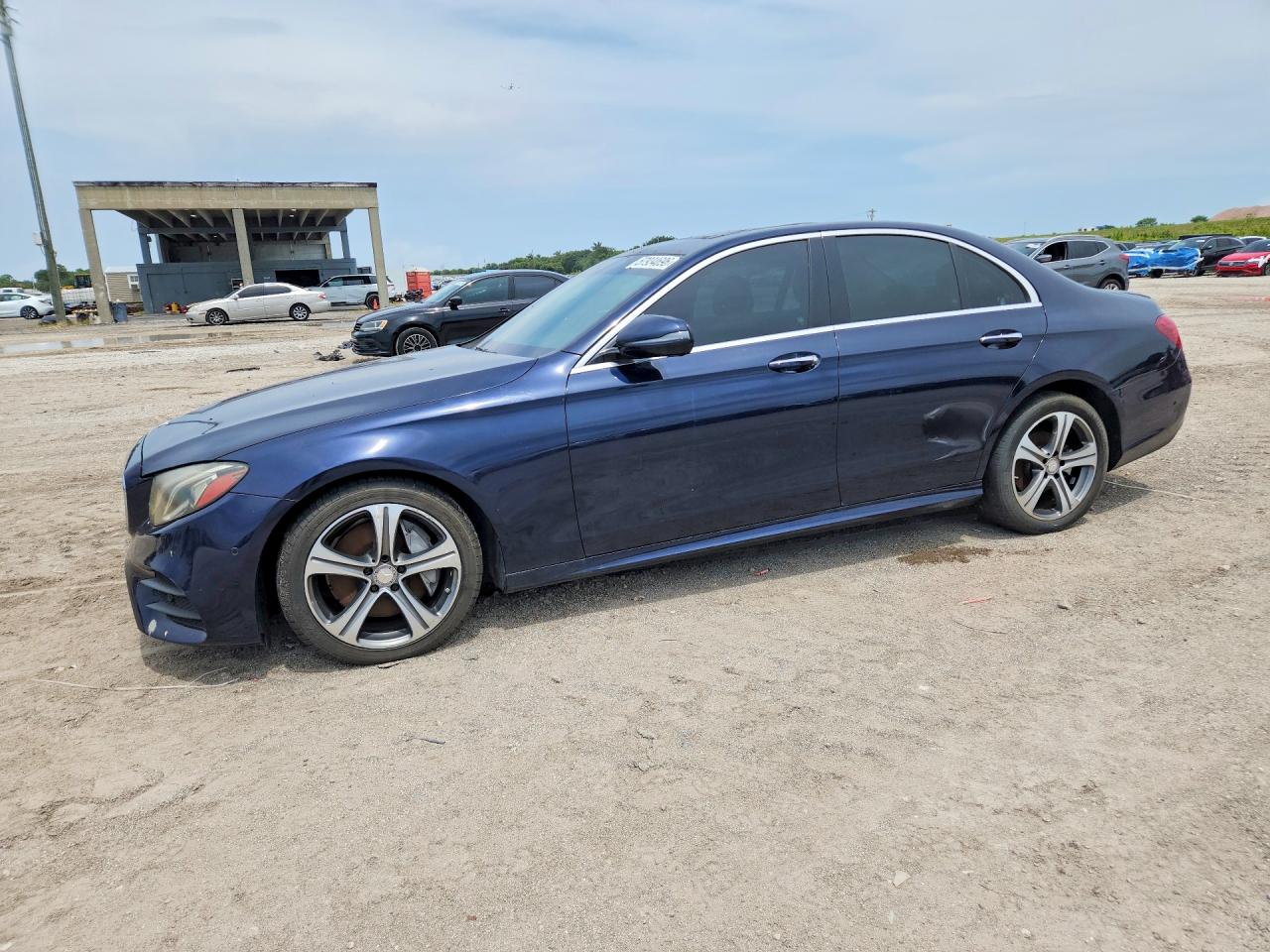 2017 Mercedes-Benz E 300 Luxury, VIN WDDZF4JB1HA098061 — Minor dents and scratches