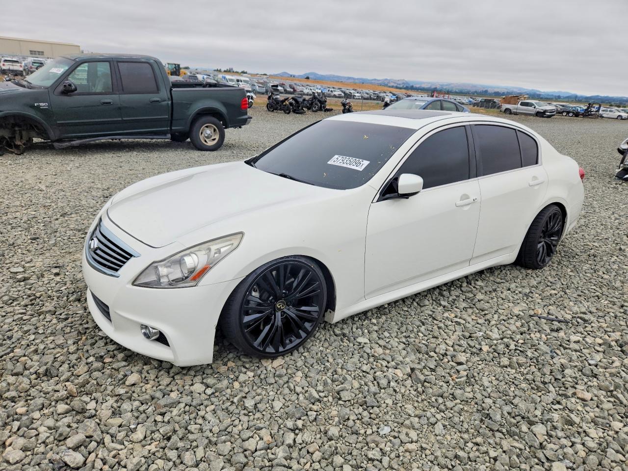 2013 Infiniti G37 Journey, VIN JN1CV6AP5DM714494 — Front end