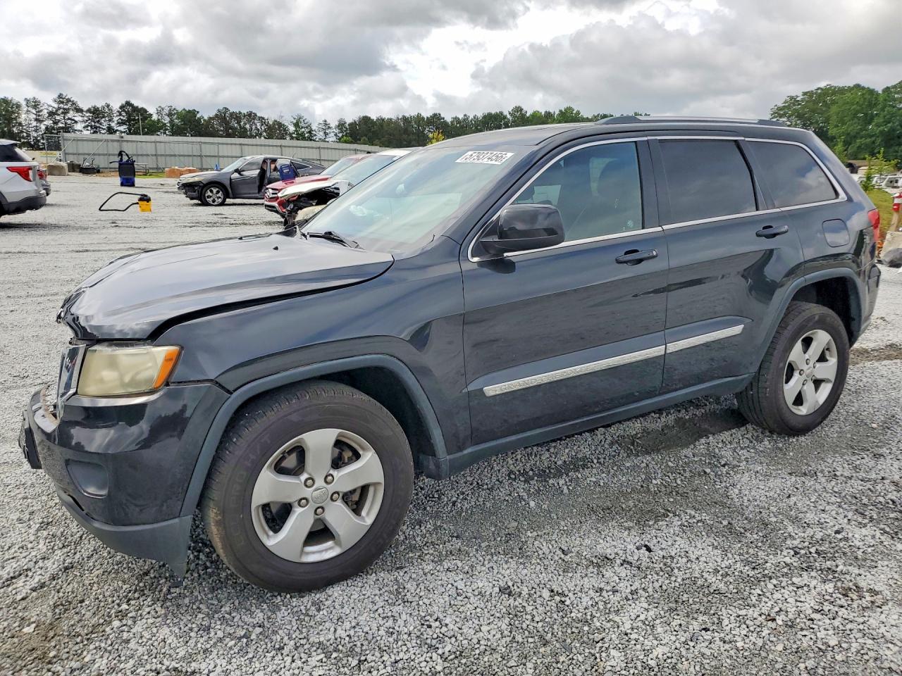 2013 Jeep Grand Cherokee Laredo, VIN 1C4RJFAG1DC501809 — Front end