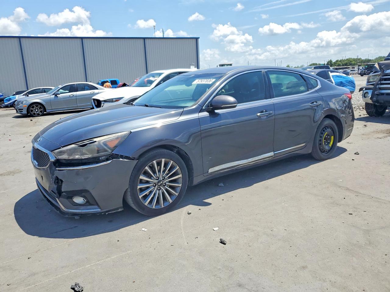 2017 Kia Cadenza Premium, VIN KNALB4J13H5042891 — Front end