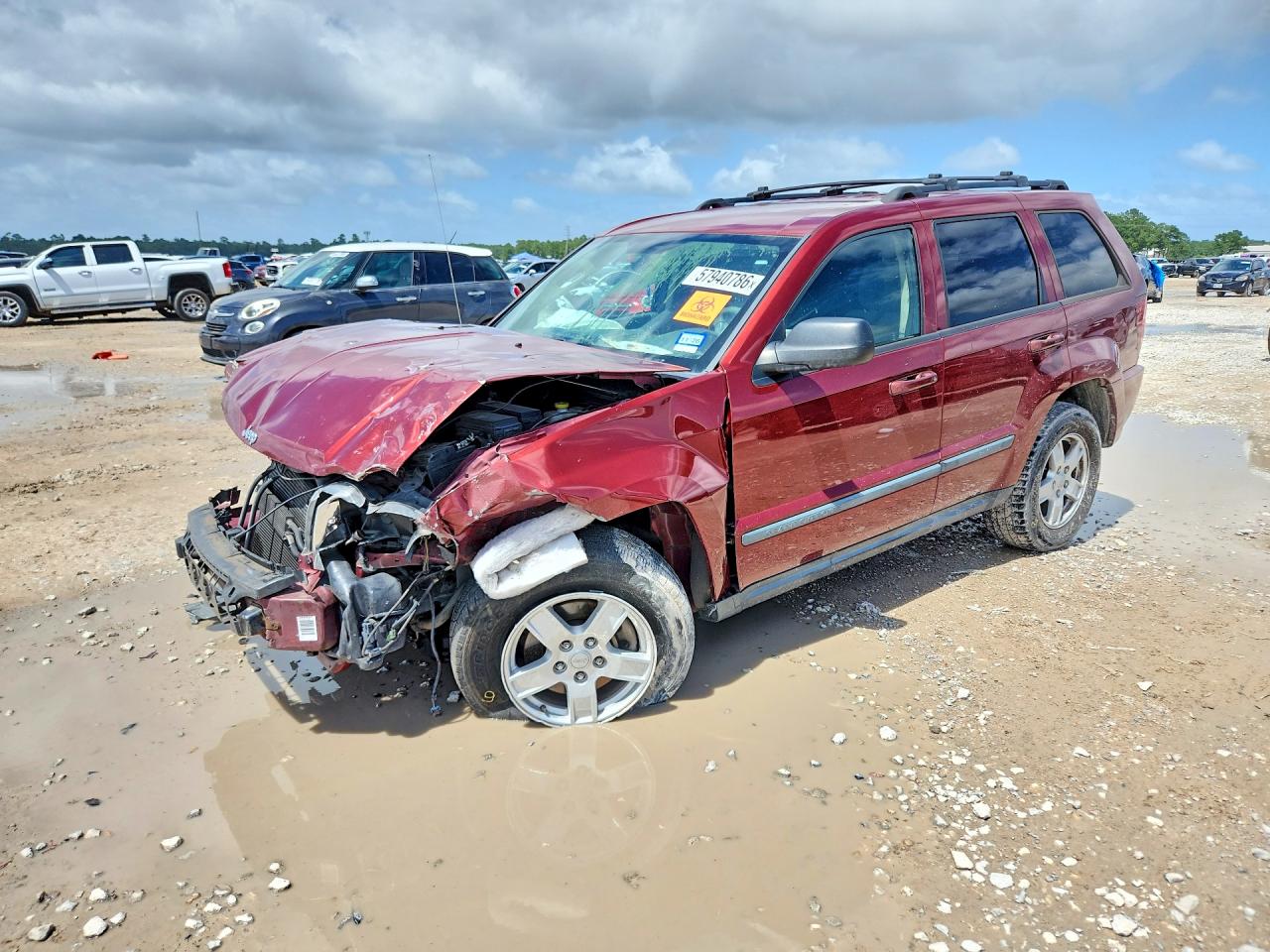 2007 Jeep Grand Cherokee Laredo, VIN 1J8HS48P77C678607 — Front end
