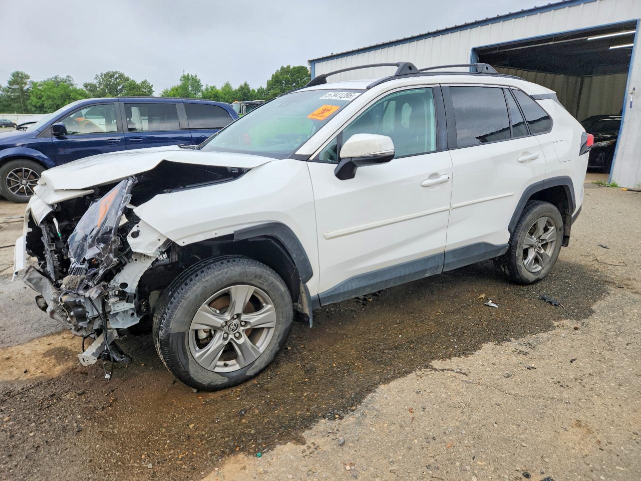 2024 Toyota RAV4 XLE, VIN 2T3W1RFVXRC277313 — Front end