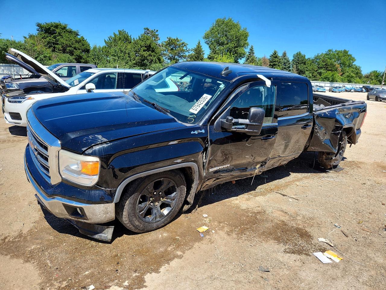 2015 GMC Sierra 1500 SLE, VIN 3GTU2UEC7FG333368 — Side