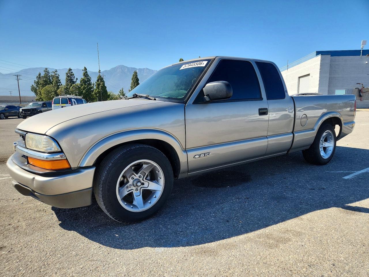 2001 Chevrolet S-10 LS, VIN 1GCCS19W918128647 — Rear end