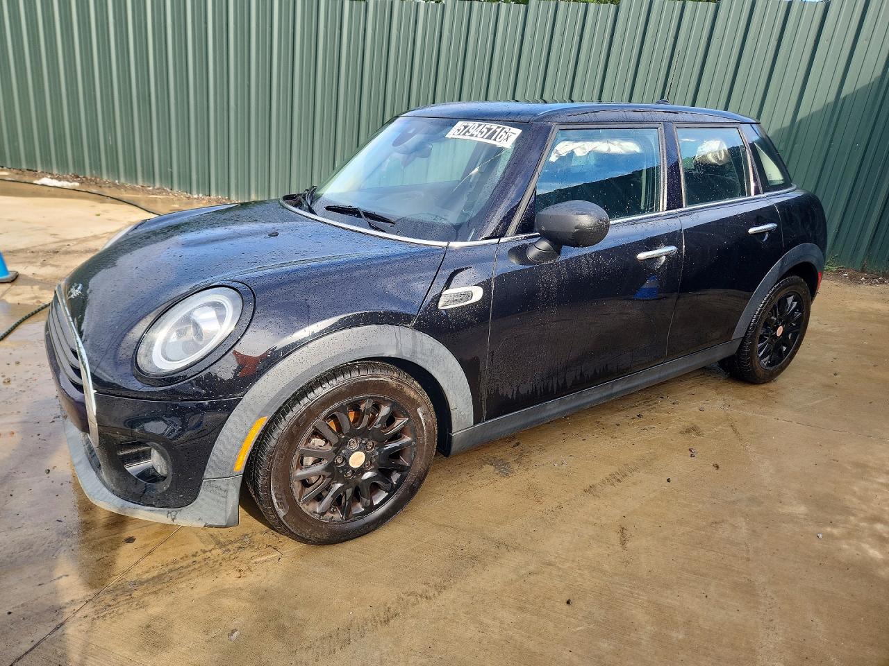 2020 MINI Hardtop 4 Door Cooper, VIN WMWXU7C0XL2M31913 — Front end