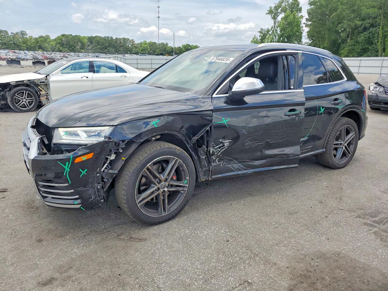 2020 Audi SQ5 Premium Plus, VIN WA1B4AFYXL2021814 — Бок