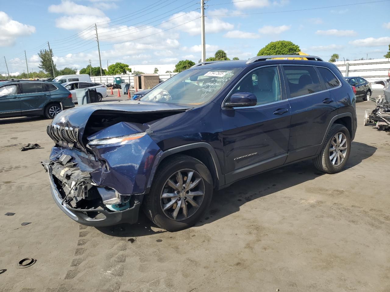 2015 Jeep Cherokee Limited, VIN 1C4PJMDB0FW593394 — Перед
