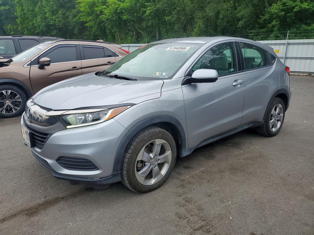 2019 Honda HR-V LX, VIN 3CZRU6H38KG718756 — Бок