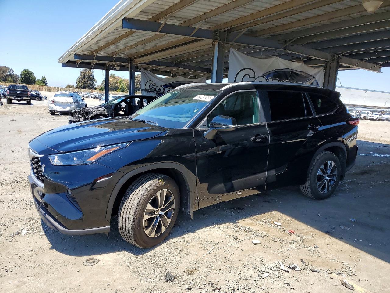 2026 Toyota Highlander XLE, VIN 5TDKDRBH0TS609000 — Side