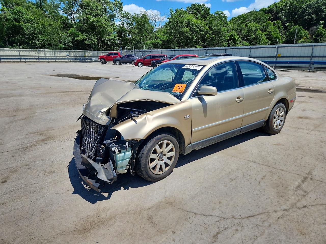 2001 Volkswagen Passat GLS, VIN WVWPD63B51P130836 — Front end