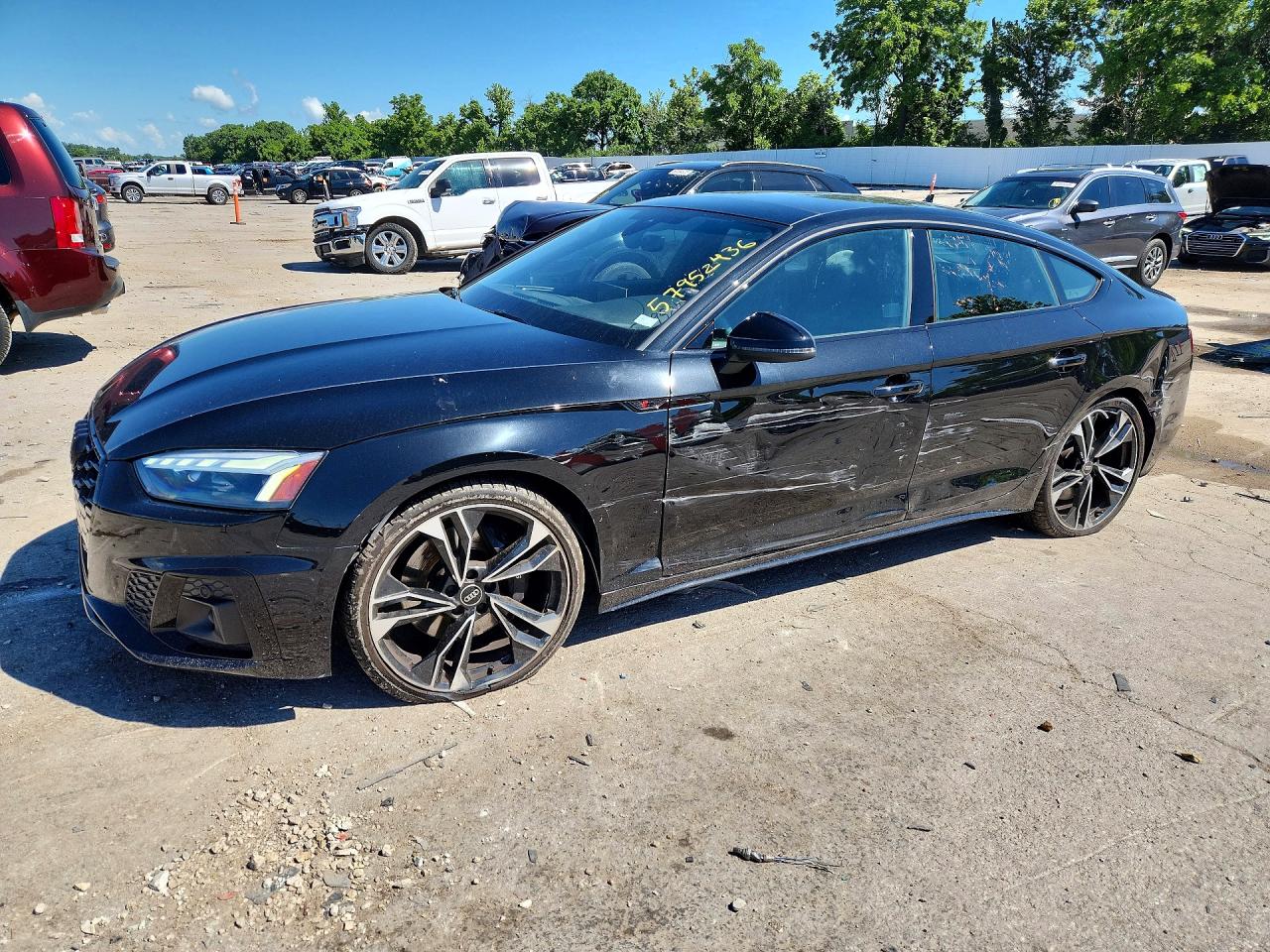 2023 Audi S5 Sportback Premium Plus, VIN WAUC4CF5XPA006735 — Бок