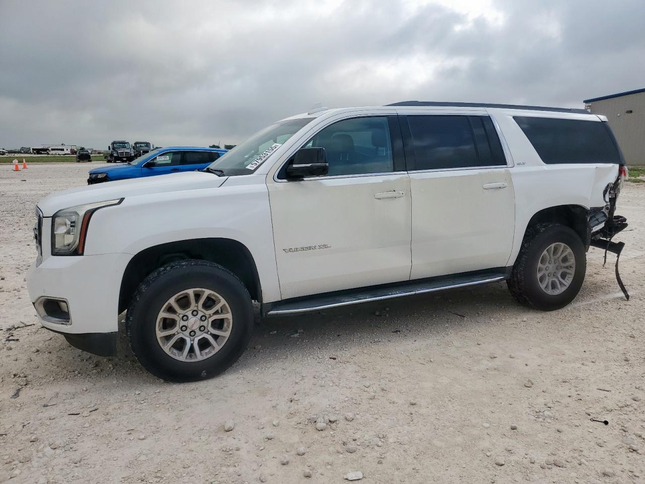 2017 GMC Yukon XL SLT, VIN 1GKS2GKCXHR184717 — Rear end