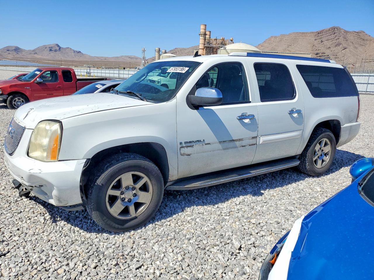 2007 GMC Yukon XL, VIN 1GKFK66827J356074 — Front end